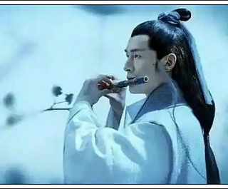出句：风前短笛吹幽韵