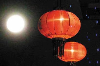 ec55f9c0894e129417363f.jpg月亮也情急.jpg