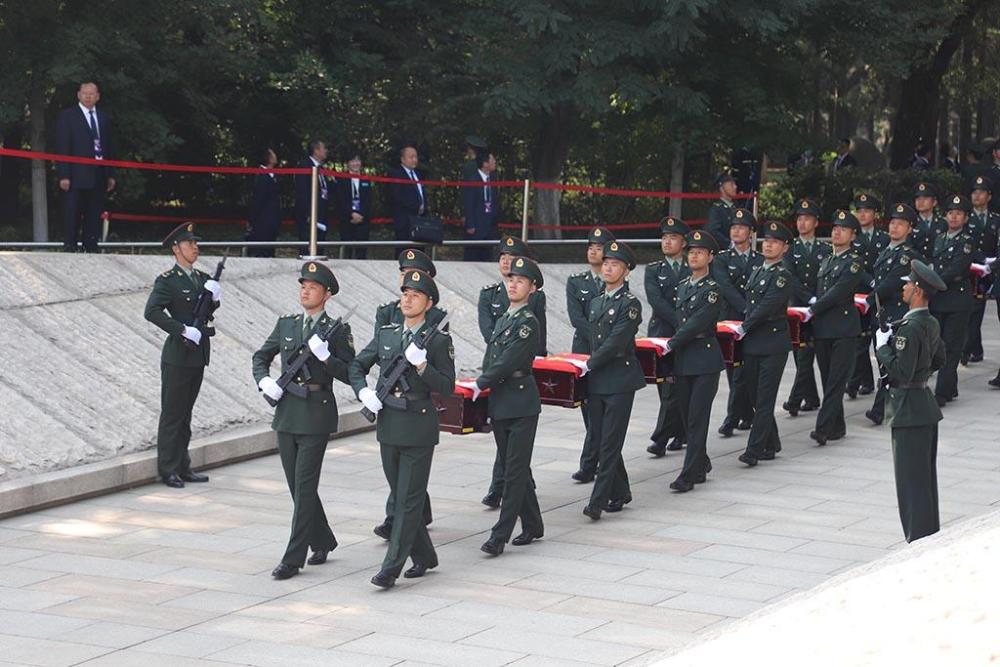 第七批在韩中国人民志愿军烈士遗骸在沈阳安葬-2.jpg