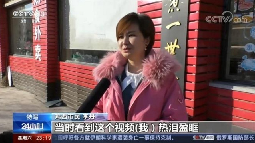 暴雪后拾荒老人主动为餐馆清雪，背后原因让人感动-2.jpg