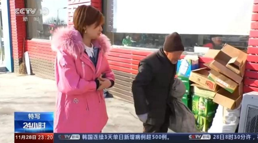 暴雪后拾荒老人主动为餐馆清雪，背后原因让人感动-4.jpg