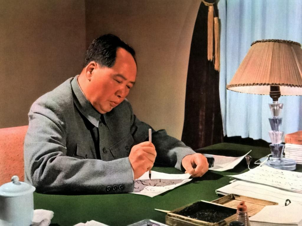 毛泽东诗词水平如何？胡适差评毛泽东的《蝶恋花》：没...-1.jpg