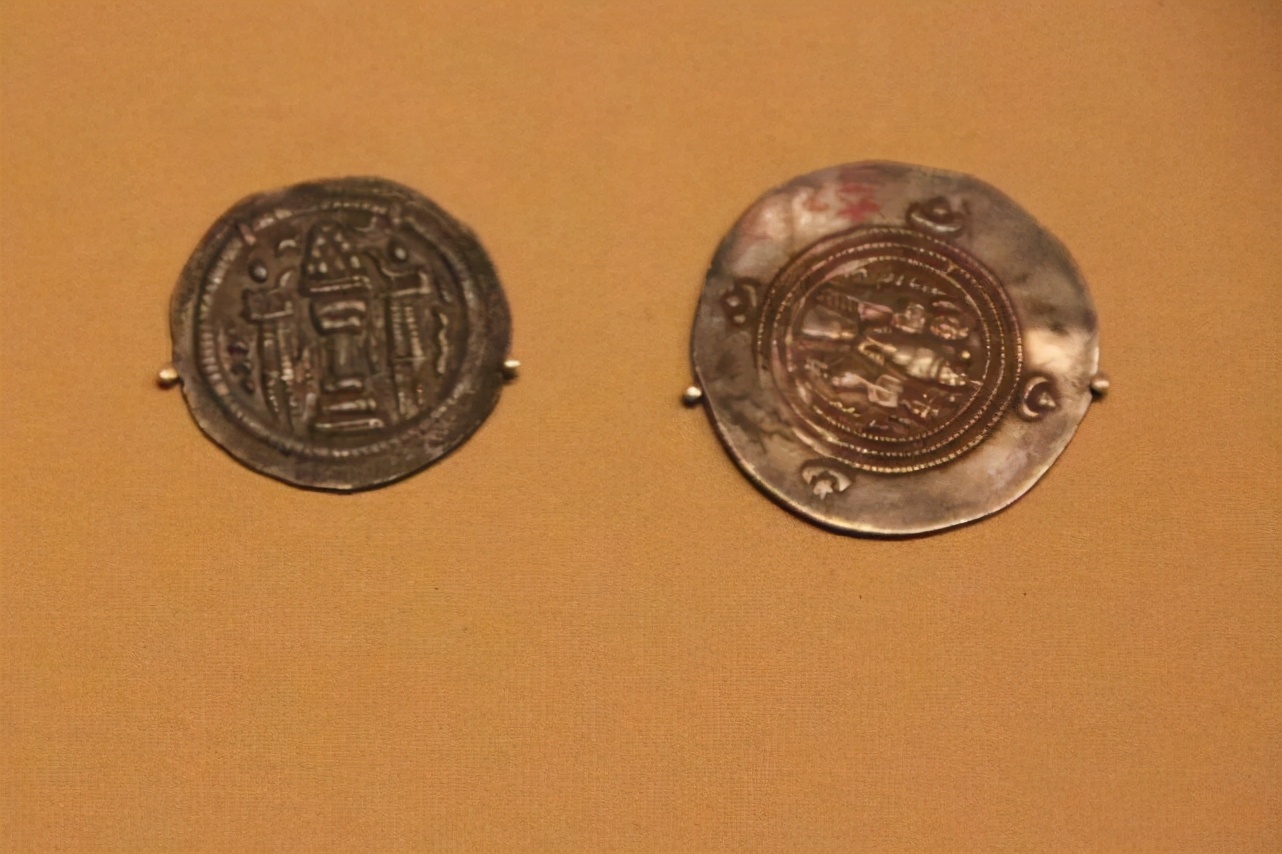 何家村遗宝，出土1000多件大唐金银器，第2批集影，请欣赏-22.jpg