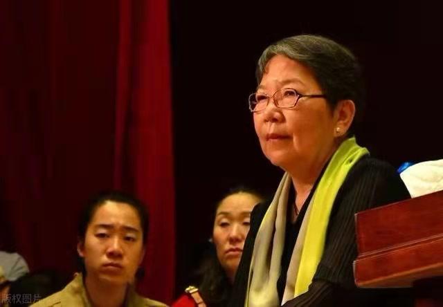 席慕蓉建议将《愚公移山》移出课本！网友：老糊涂了吧-2.jpg
