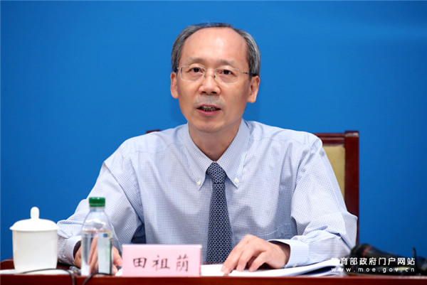 教育部：为推进义务教育学校标准化建设，近10年来中央财...-1.jpg