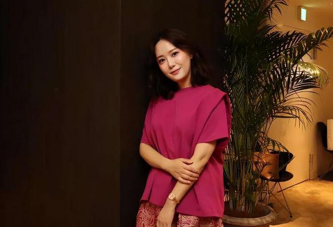 为安倍落泪，获得清华教授力挺的女记者曾颖，终被禁言...-2.jpg