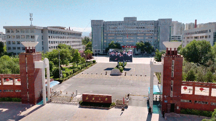 时政微纪录丨习近平总书记新疆行-1.gif