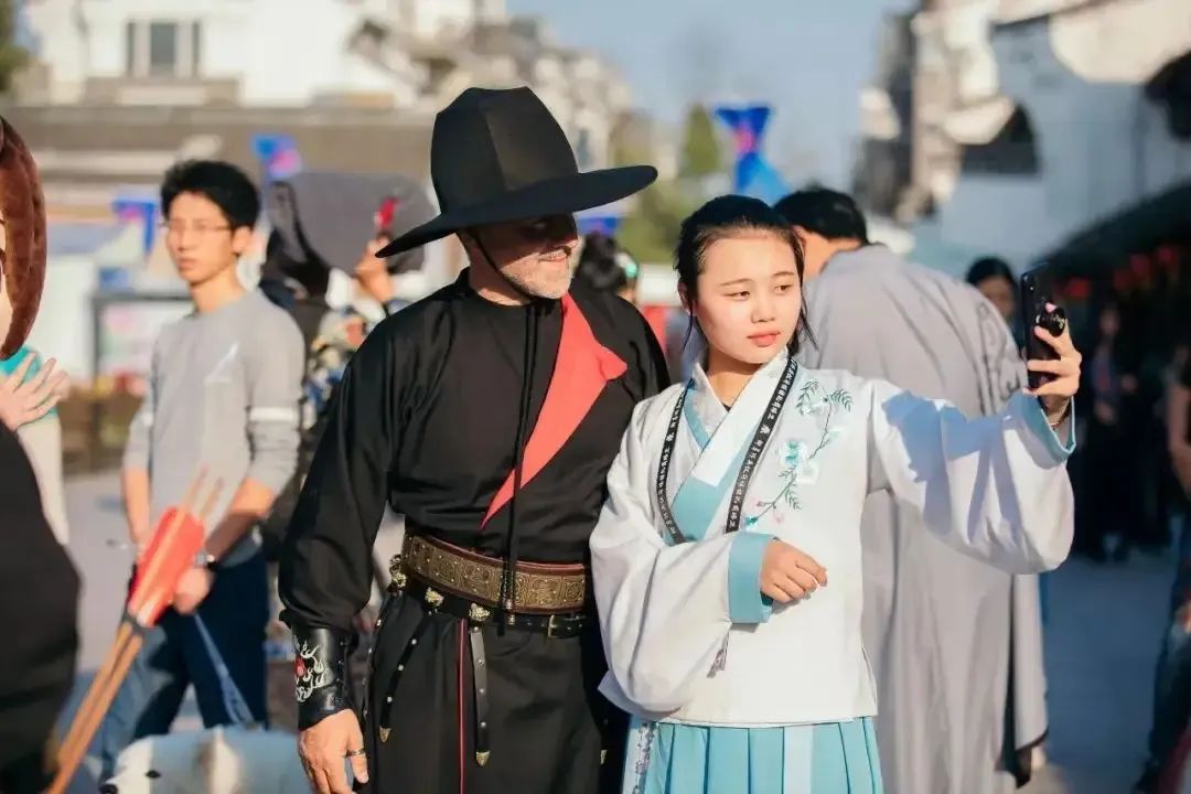 一条天价马面裙背后，“中国风”服饰的文化困境-9.jpg