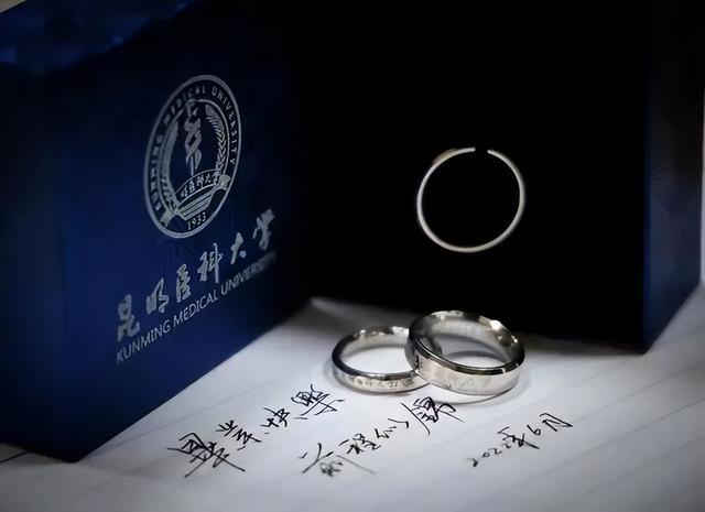 暖心！这些高校的毕业礼物，每一件都让人羡慕-20.jpg