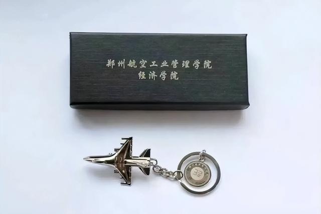 暖心！这些高校的毕业礼物，每一件都让人羡慕-24.jpg