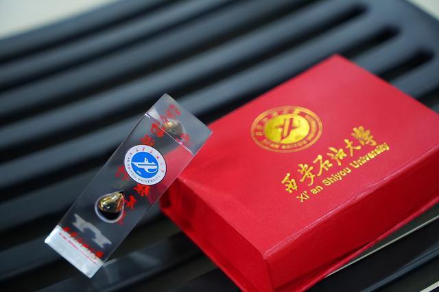 暖心！这些高校的毕业礼物，每一件都让人羡慕-36.jpg