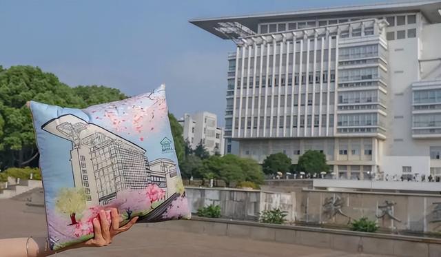 暖心！这些高校的毕业礼物，每一件都让人羡慕-42.jpg