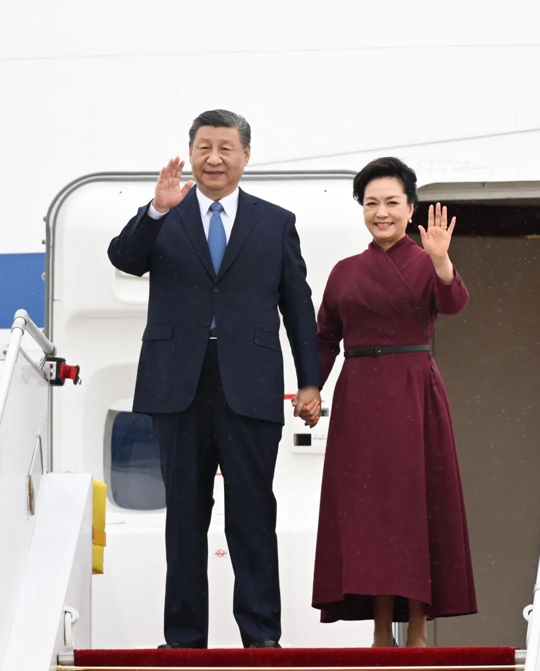 习主席称赞法国总理中文“讲得很好，很标准”-1.jpg