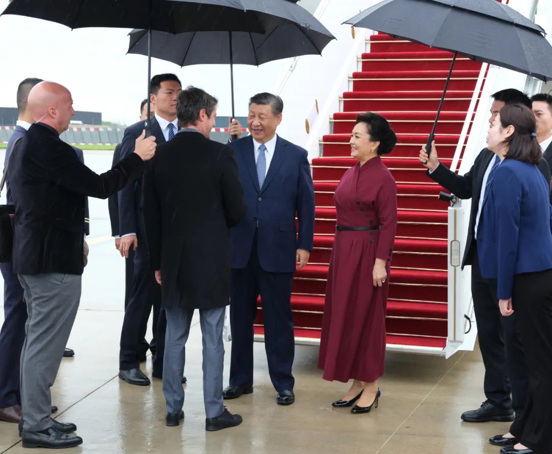 习主席称赞法国总理中文“讲得很好，很标准”-2.jpg