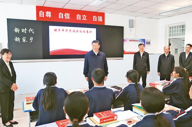 习近平：必须坚持自信自立-2.jpg