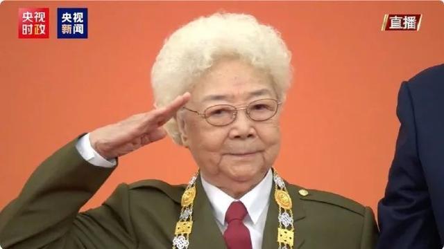 田华荣获“人民艺术家”国家荣誉称号-2.jpg