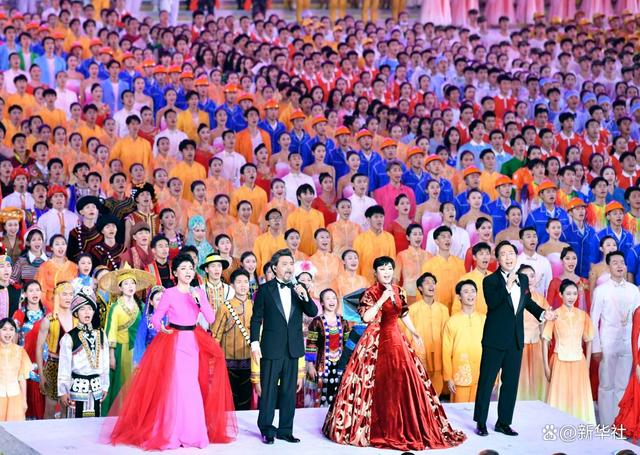 努力铸就新时代文艺高峰——以习近平同志为核心的党中...-2.jpg